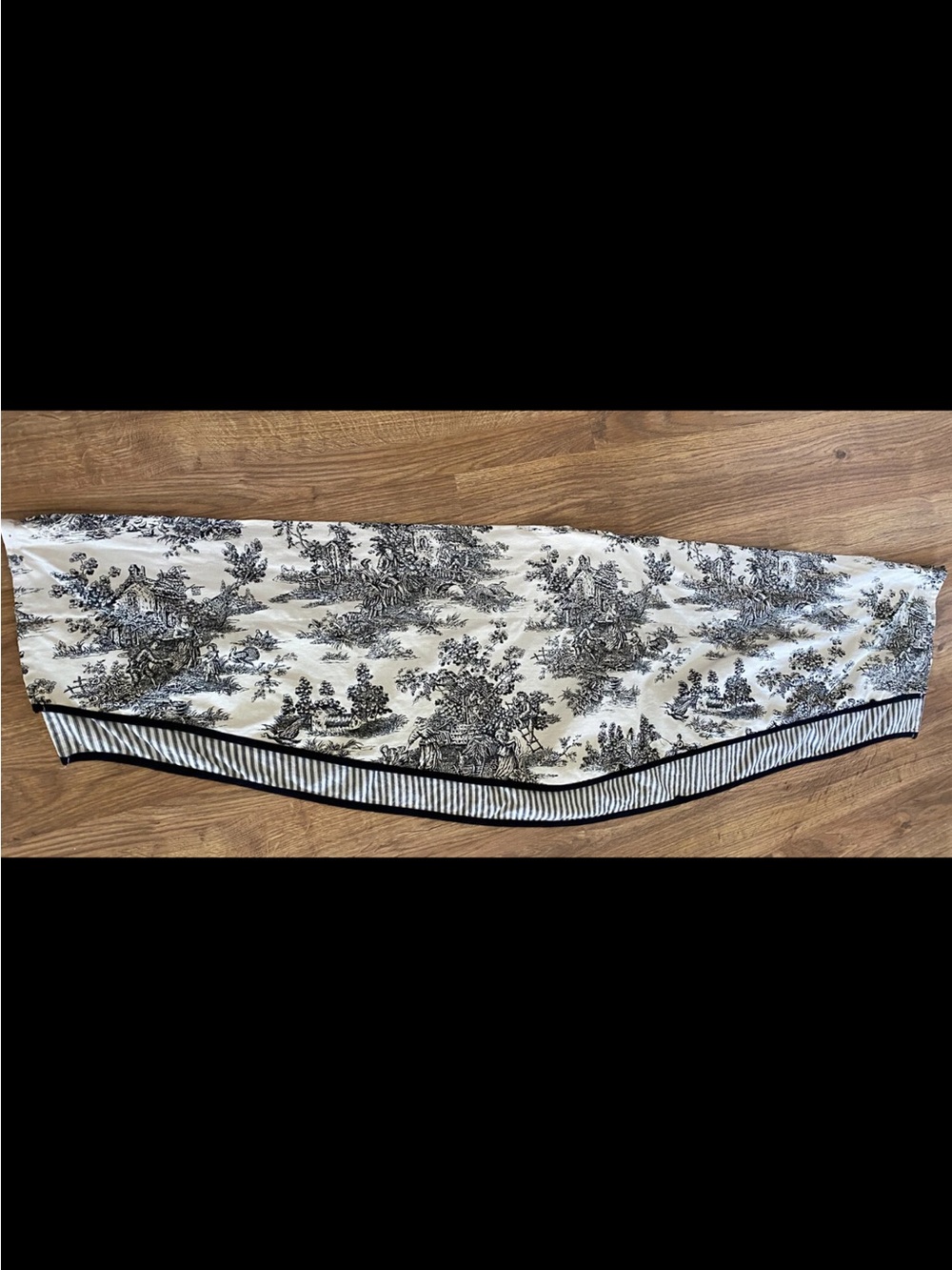 Waverly Garden Room Double Layer Ascot Valance Wellington Toile Black 60" x 21"
